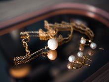 Load image into Gallery viewer, Pearl Berries earrings