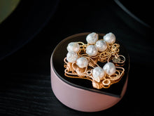 Load image into Gallery viewer, Baroque pearls necklace. Handcrafted in Europe.